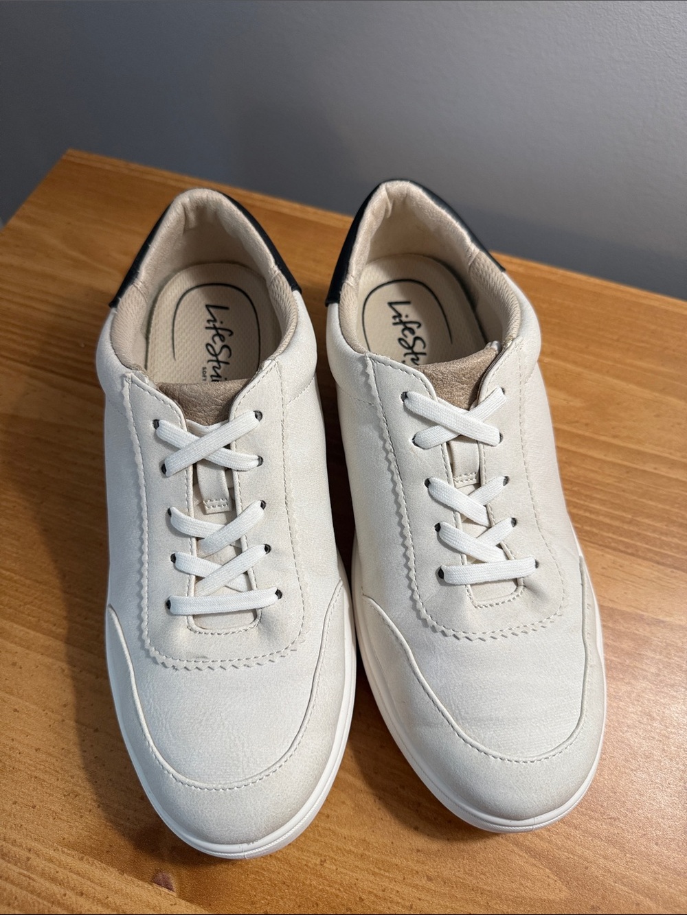 Life Stride Happy Hour Women's Cream Lace-Up Casual Sneakers